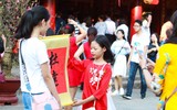 Văn Miếu - Quốc Tử Giám thu hút đông đảo người dân dịp Tết